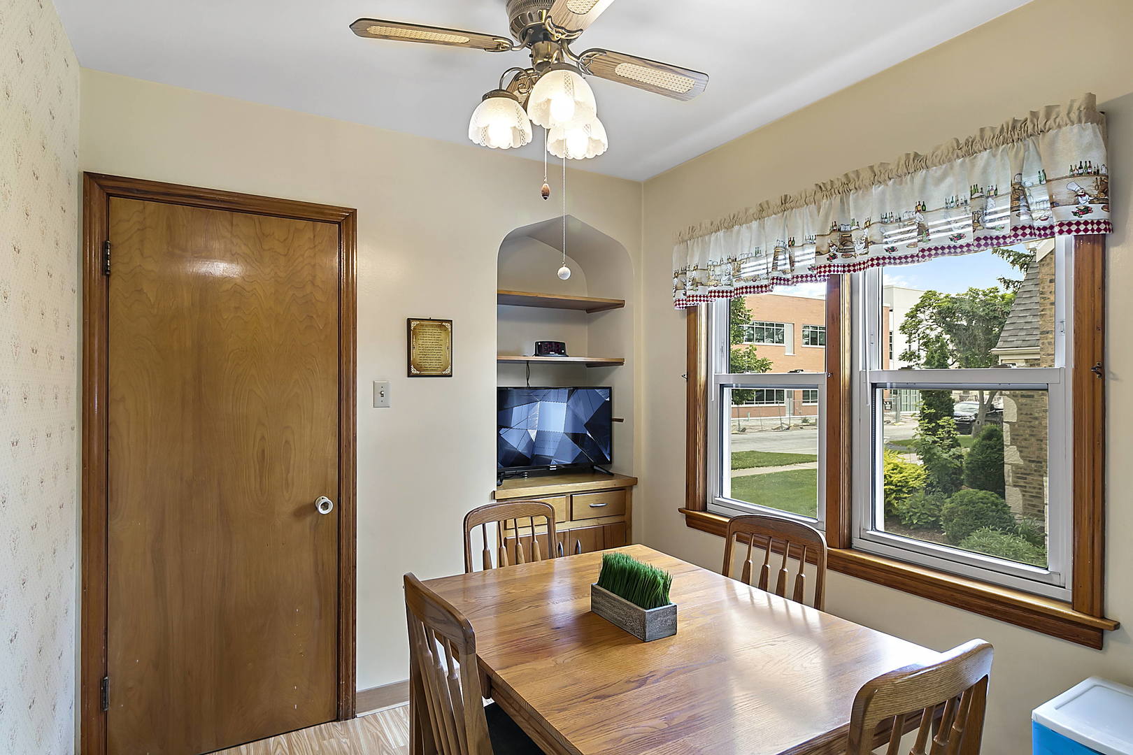 9021 West 24th Street North Riverside, IL 60546 - Photo 8 of 19 a dining room with furniture and window