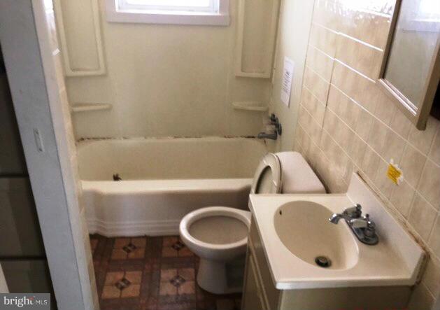 903 Middlesex Road Baltimore, MD 21221 - Photo 3 of 8 Interior (General)
