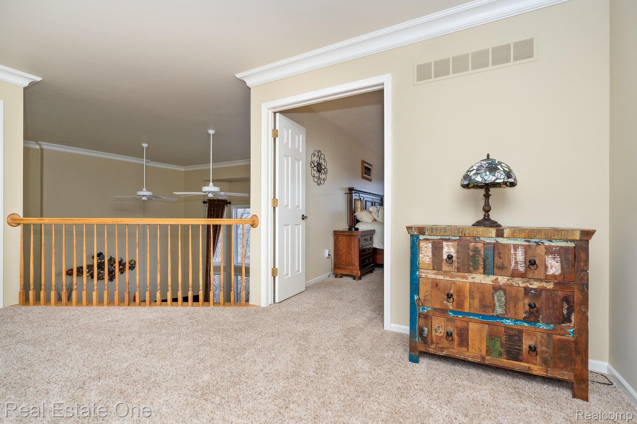 420 Roundview Drive Rochester, MI 48307 - Photo 20 of 49 Roundview MLS-W047.jpg