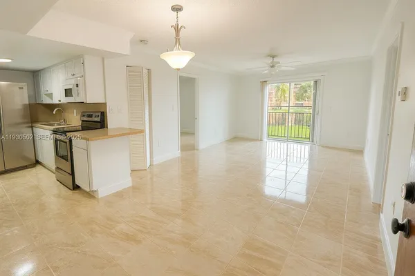 $2,200 | 4705 Northwest 7th Street, Unit 1067, Miami, FL 33126