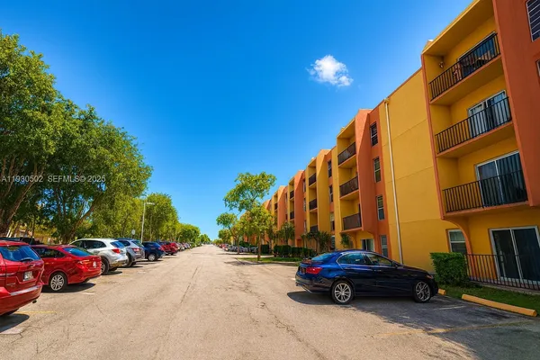 $2,200 | 4705 Northwest 7th Street, Unit 1067, Miami, FL 33126