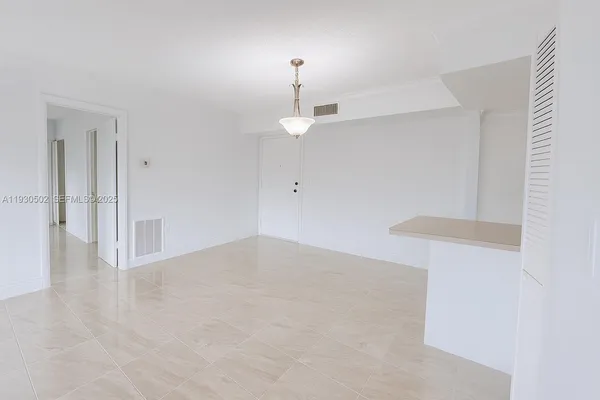 $2,200 | 4705 Northwest 7th Street, Unit 1067, Miami, FL 33126