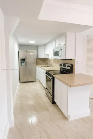 $2,200 | 4705 Northwest 7th Street, Unit 1067, Miami, FL 33126