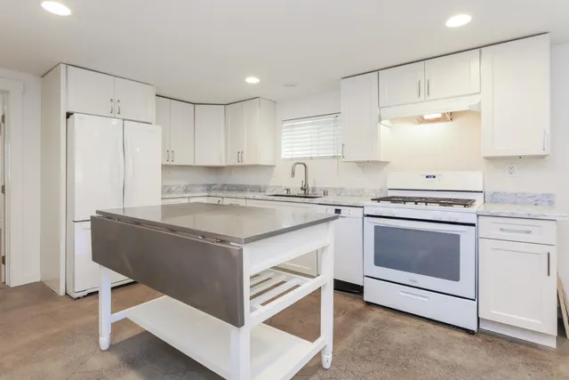 $3,500 | 1432 12th Street, Unit B, Oakland, CA 94607