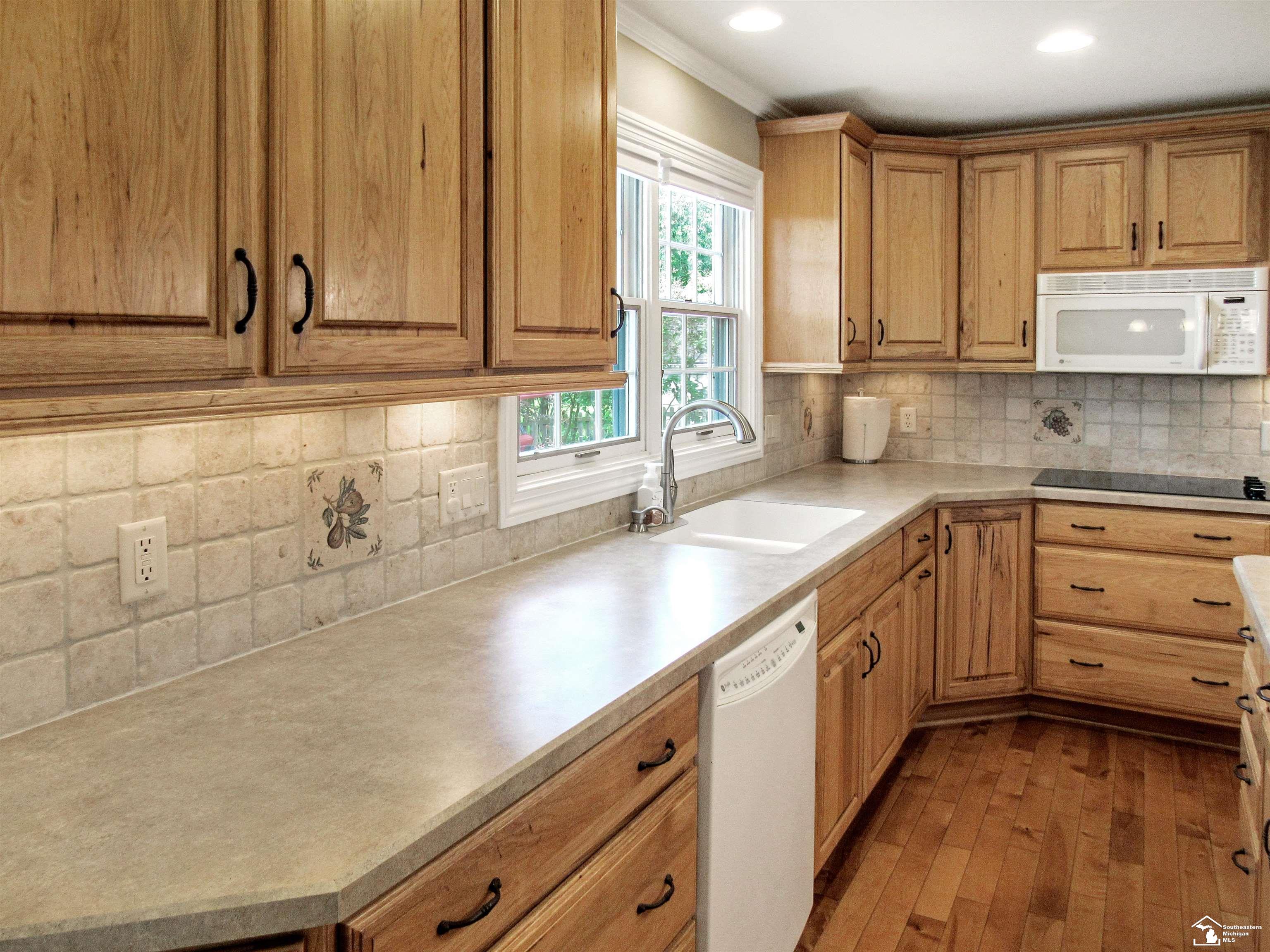 732 East Hurd Road Monroe, MI 48162 - Photo 11 of 40 50118163-10.JPG
