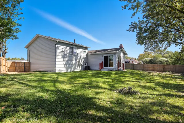 a view of a house with a backyard