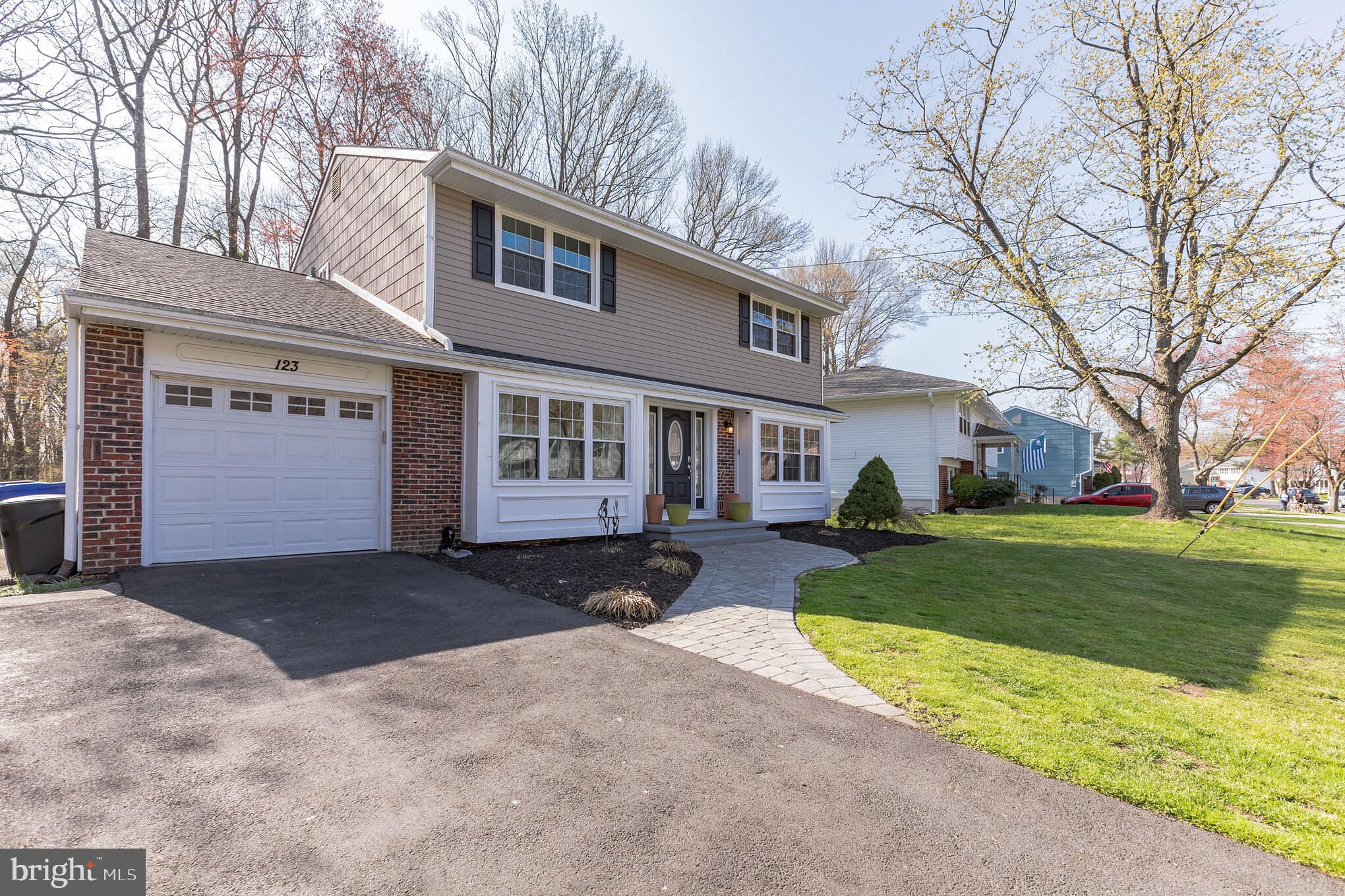 123 Chatham Road Mount Laurel, NJ 08054 - Photo 3 of 30 Nice wide driveway