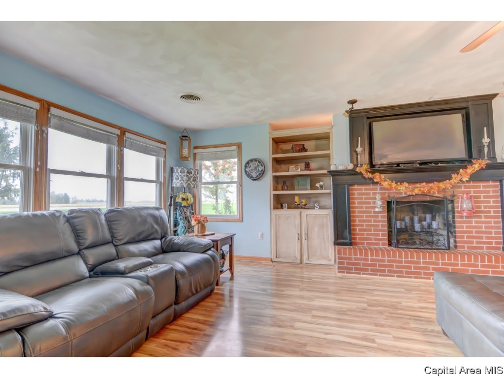 35369 East Frontage Road Virden, IL 62690 - Photo 4 of 36