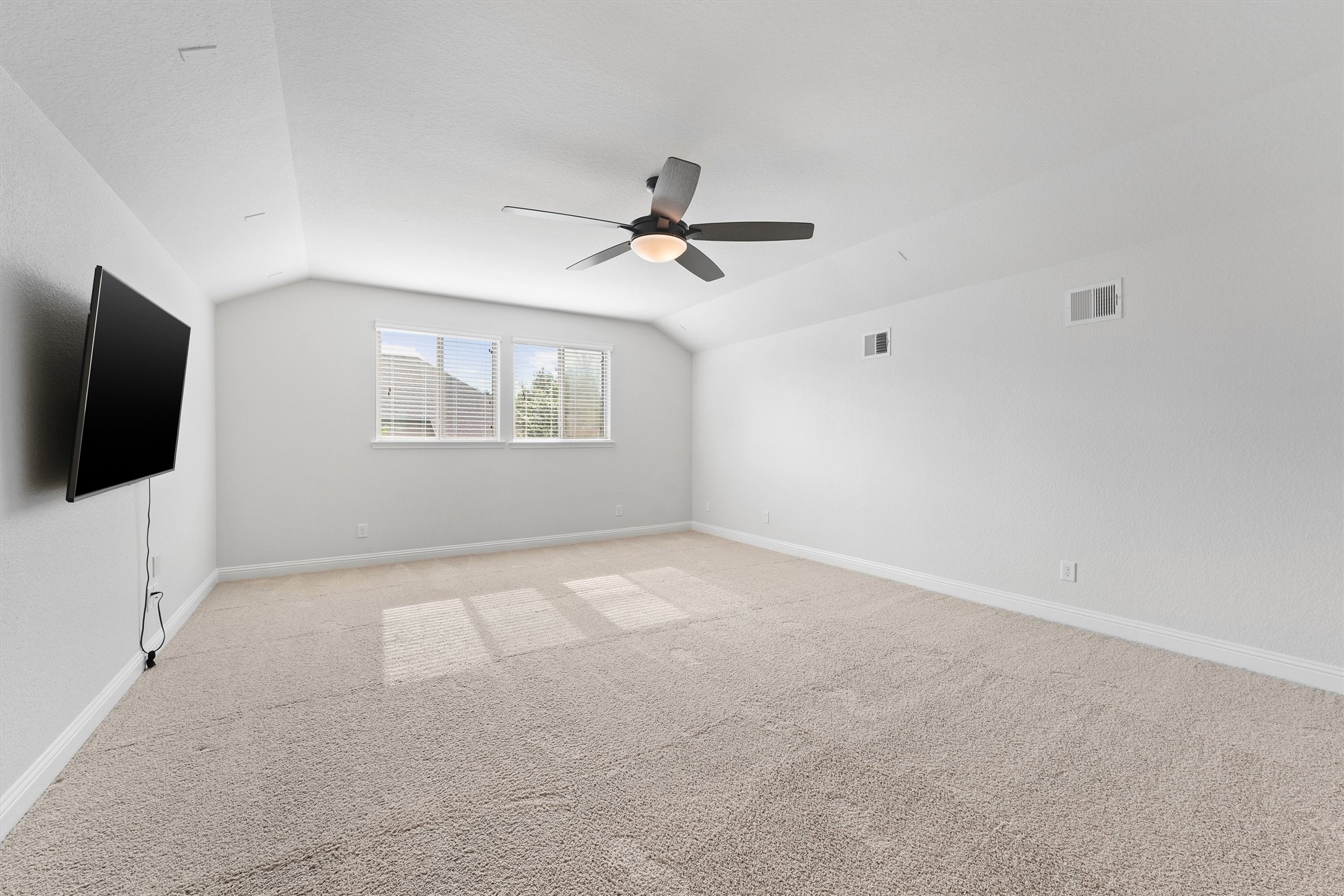 6 Inland Prairie Drive Tomball, TX 77375 - Photo 21 of 33 Great room/Bedroom (up)