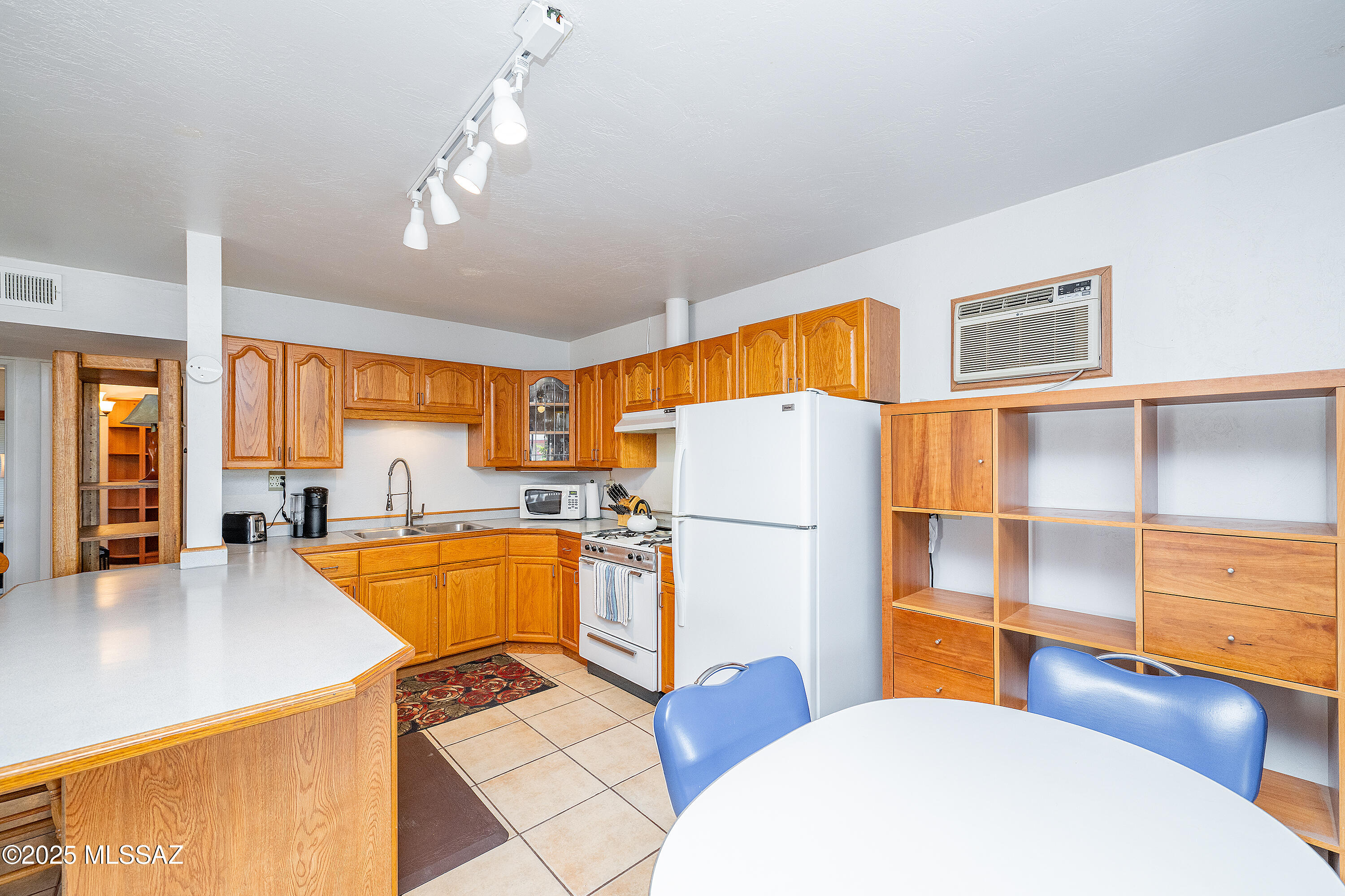 88 West River Road Tucson, AZ 85704 - Photo 27 of 46