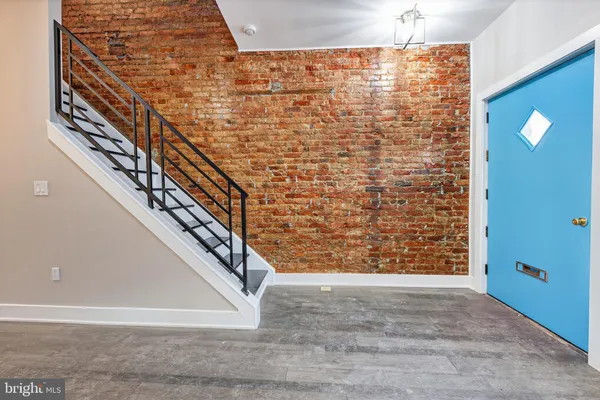 $2,400 | 34 West Sharpnack Street, Philadelphia, PA 19119