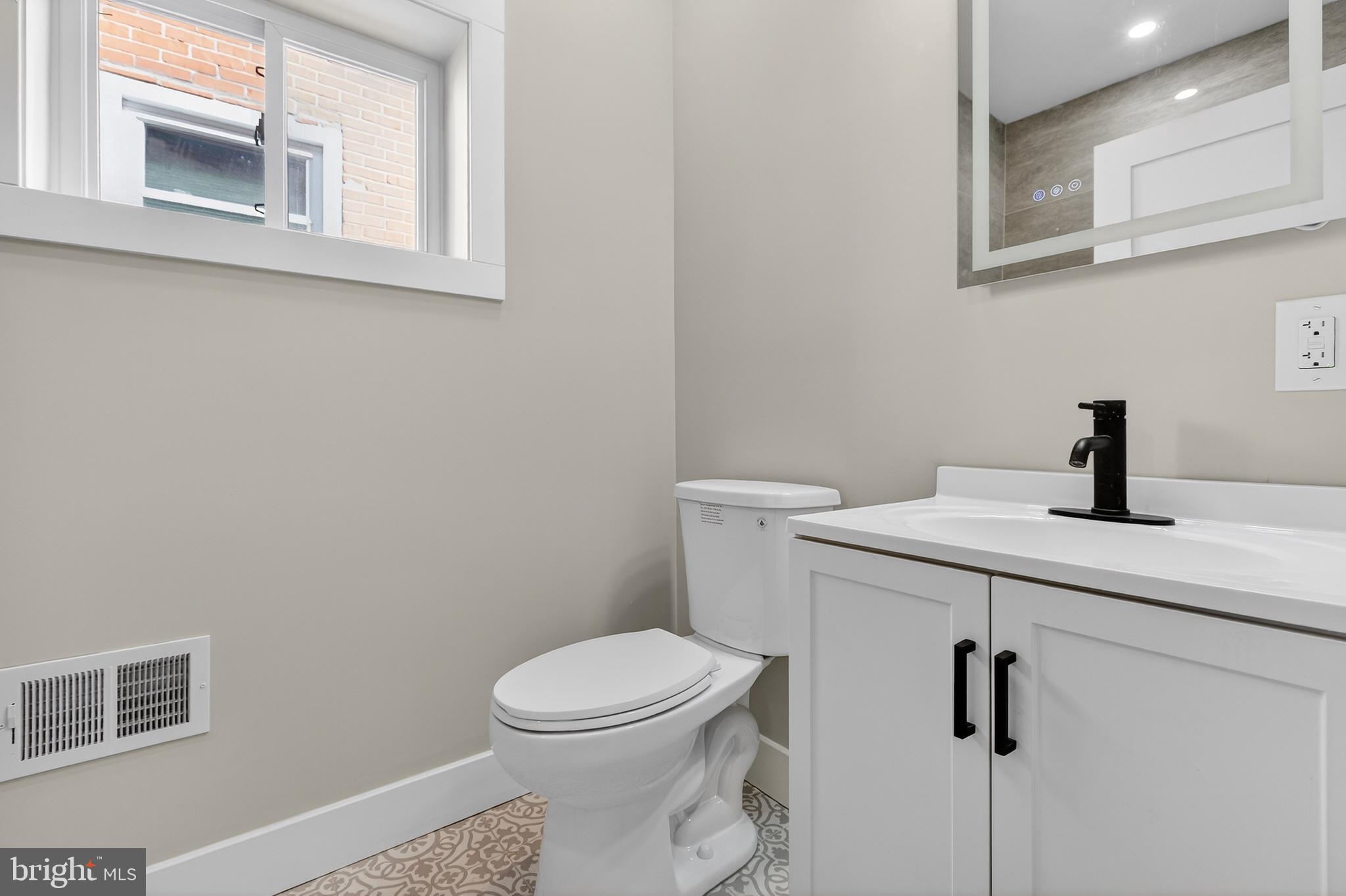 34 West Sharpnack Street Philadelphia, PA 19119 - Photo 18 of 33