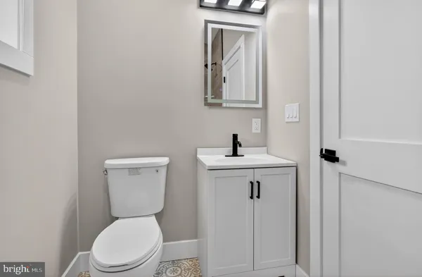 $2,400 | 34 West Sharpnack Street, Philadelphia, PA 19119