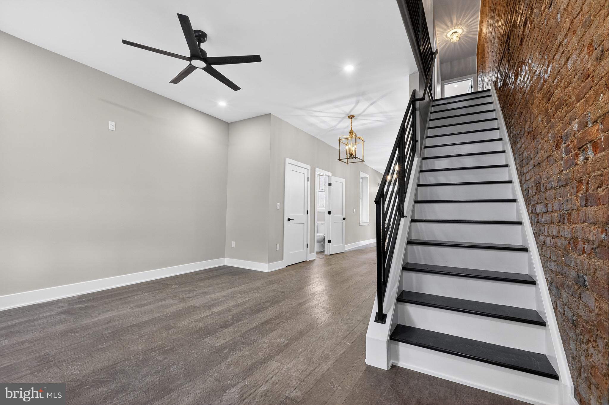 34 West Sharpnack Street Philadelphia, PA 19119 - Photo 2 of 33