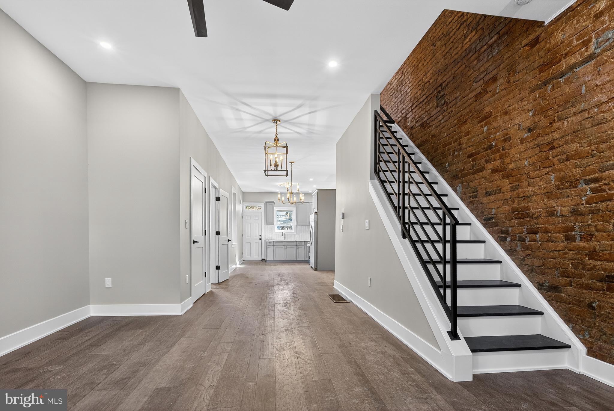 34 West Sharpnack Street Philadelphia, PA 19119 - Photo 3 of 33