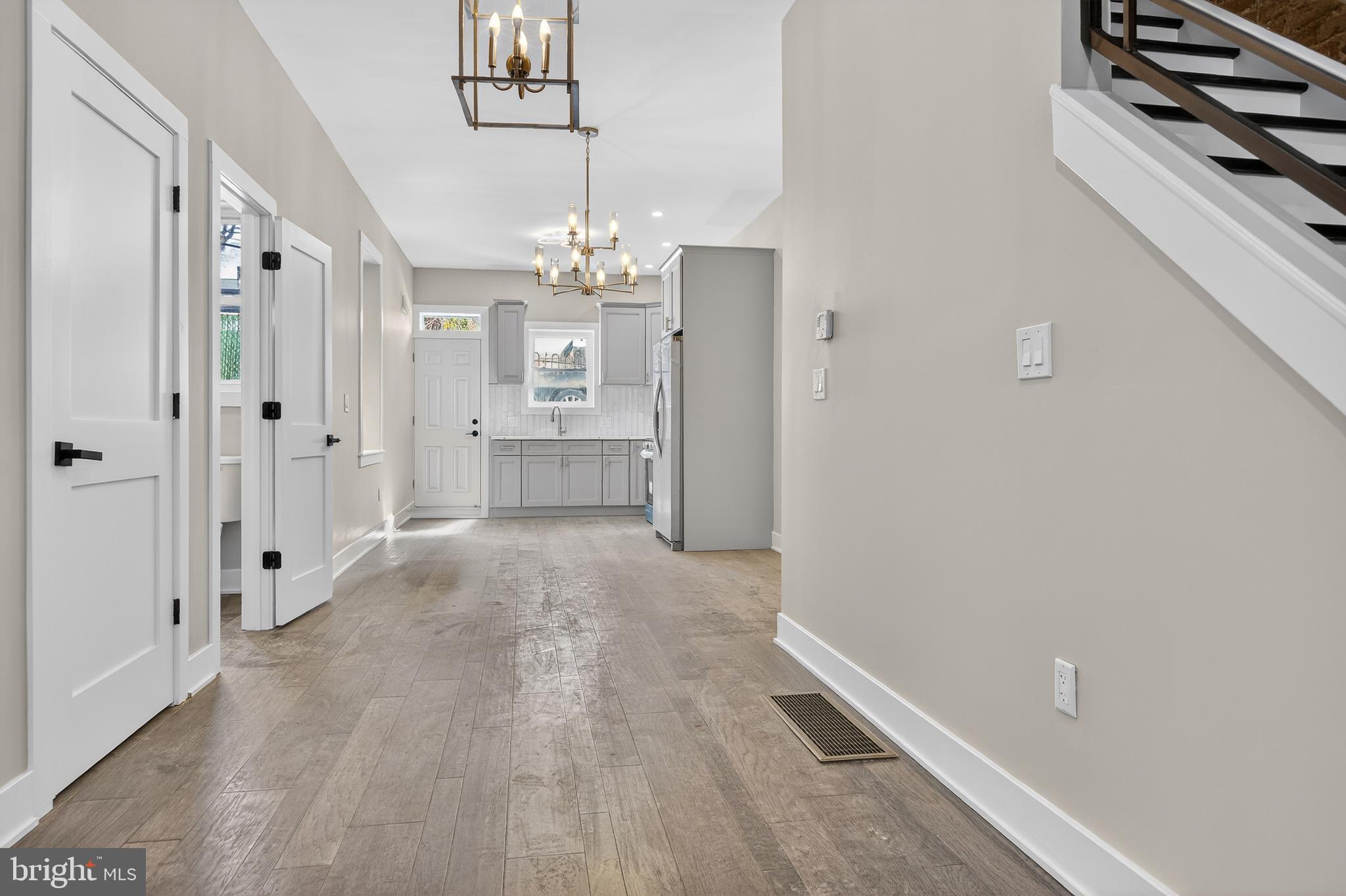 34 West Sharpnack Street Philadelphia, PA 19119 - Photo 4 of 33