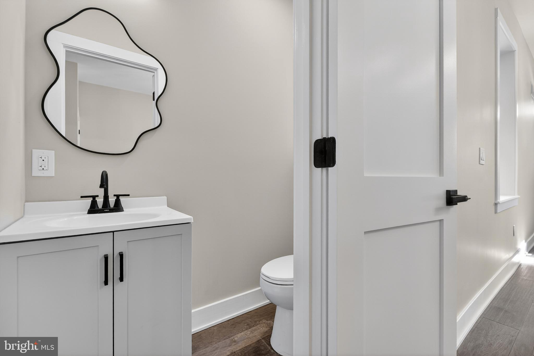 34 West Sharpnack Street Philadelphia, PA 19119 - Photo 5 of 33