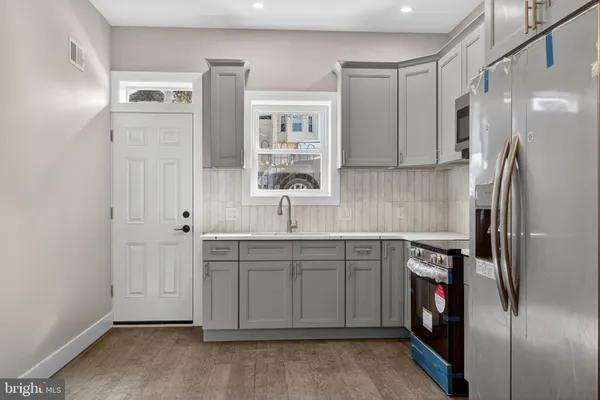 $2,400 | 34 West Sharpnack Street, Philadelphia, PA 19119