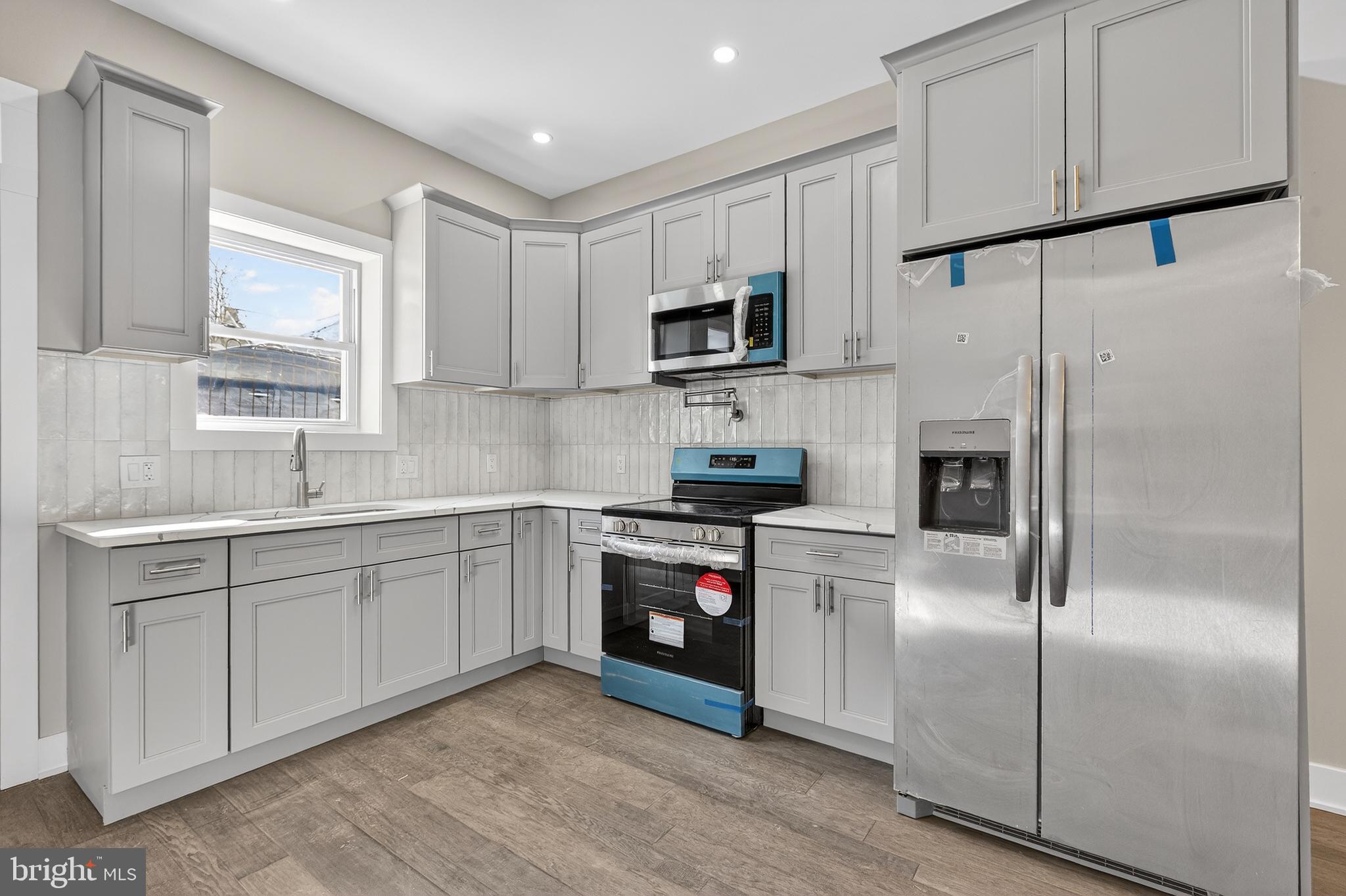 34 West Sharpnack Street Philadelphia, PA 19119 - Photo 9 of 33