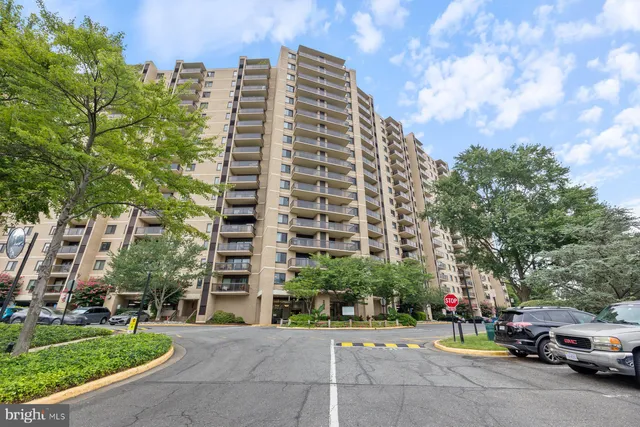 $354,999 | 203 Yoakum Parkway, Unit 1206, Alexandria, VA 22304
