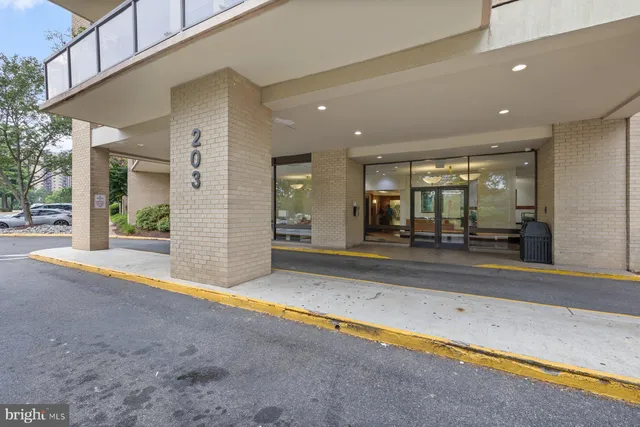 $354,999 | 203 Yoakum Parkway, Unit 1206, Alexandria, VA 22304