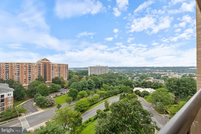 $354,999 | 203 Yoakum Parkway, Unit 1206, Alexandria, VA 22304