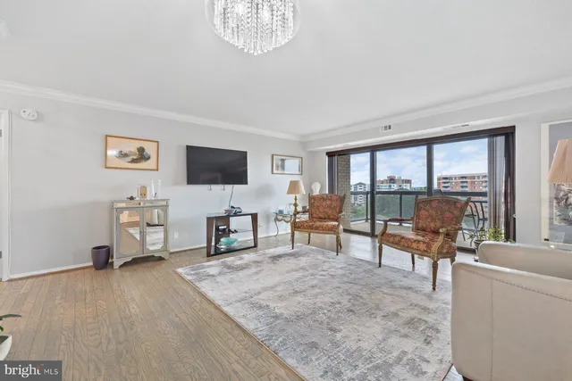 $354,999 | 203 Yoakum Parkway, Unit 1206, Alexandria, VA 22304