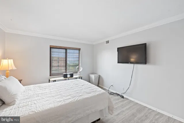 $354,999 | 203 Yoakum Parkway, Unit 1206, Alexandria, VA 22304