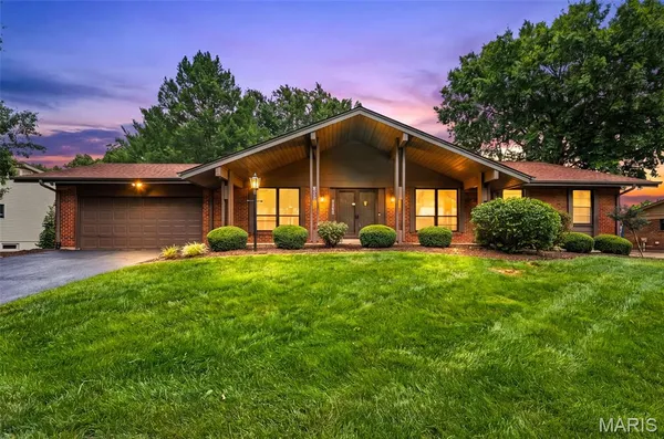 $579,339 | 1538 Woodroyal W Drive, Chesterfield, MO 63017