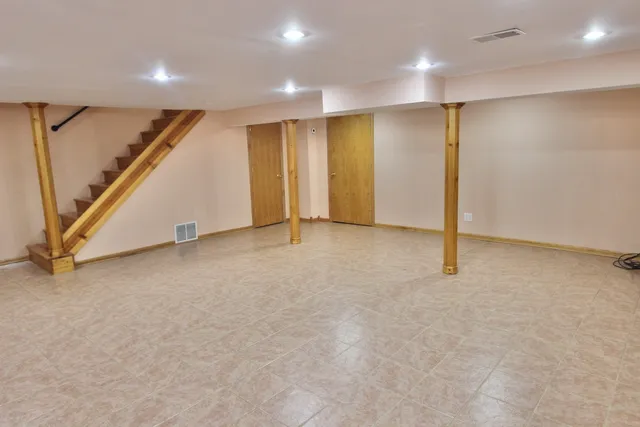 $2,900 | 7108 West Niles Avenue, Niles, IL 60714