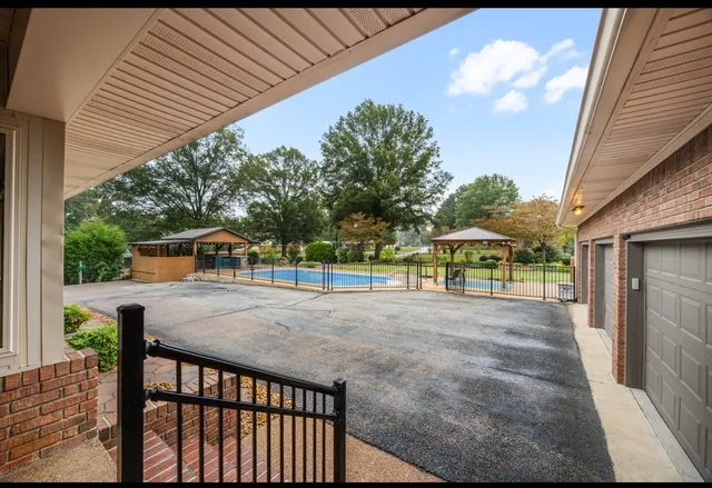 a small garden covered with lots of flower and flowers