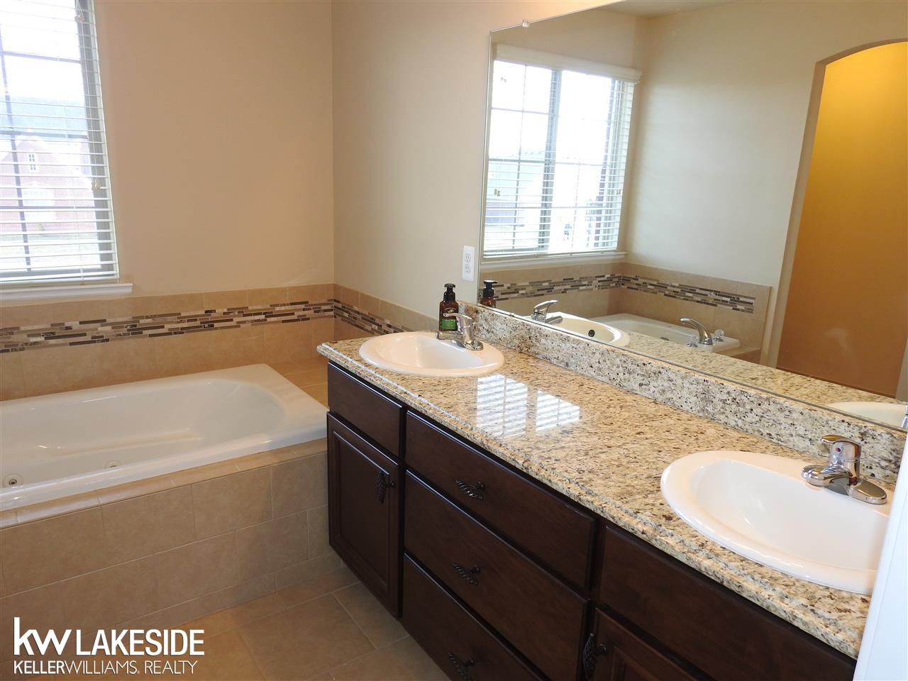 22494 Brantingham Road Macomb, MI 48044 - Photo 29 of 43 31344849-28.JPG
