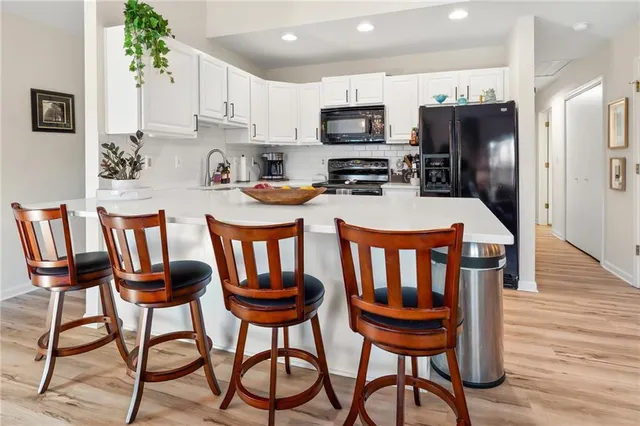 $375,000 | 645 Lake Viking Terrace, Gallatin, MO 64640