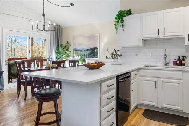 $375,000 | 645 Lake Viking Terrace, Gallatin, MO 64640