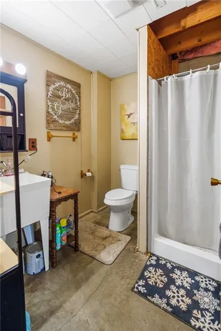 $375,000 | 645 Lake Viking Terrace, Gallatin, MO 64640