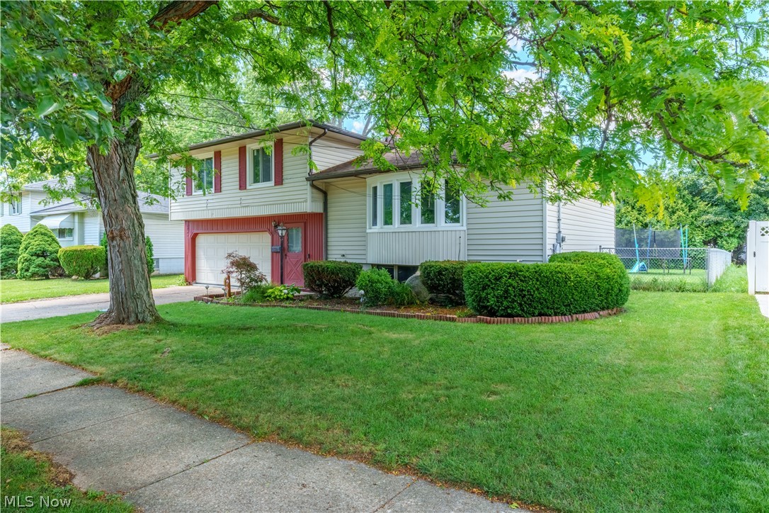 13548 Holland Road Brook Park, OH 44142 - Photo 2 of 27 Front house