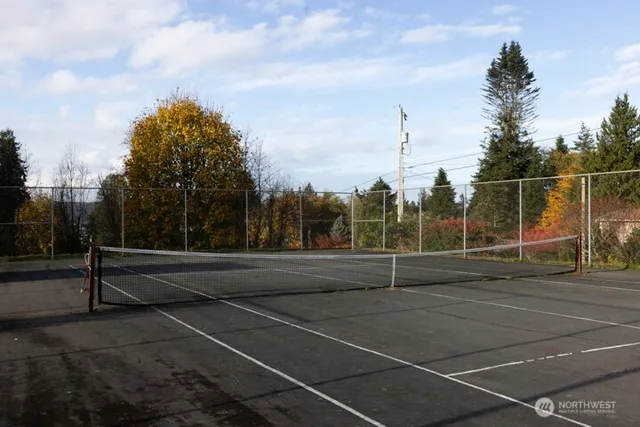 a view of a tennis court