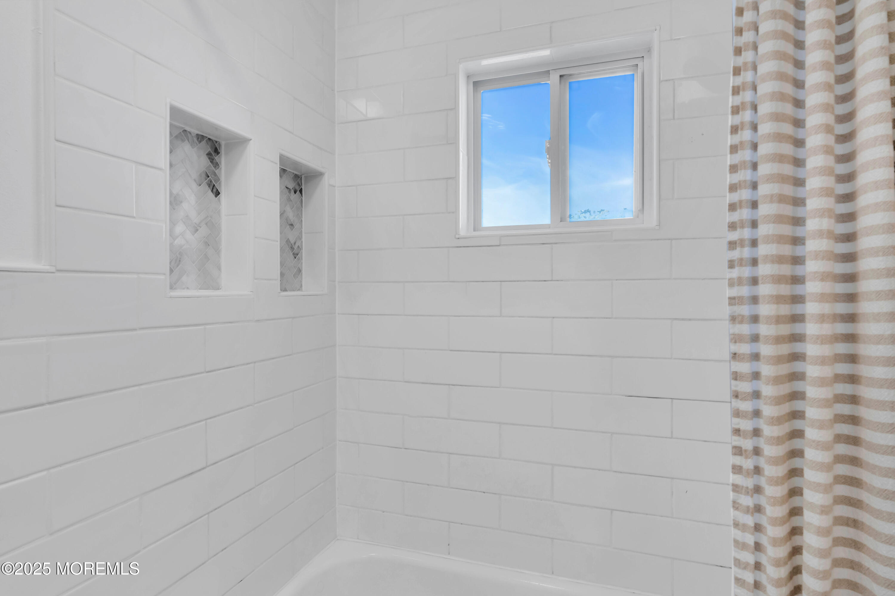 69 Pinehurst Road Brick, NJ 08723 - Photo 22 of 33 a bathroom with a bathtub