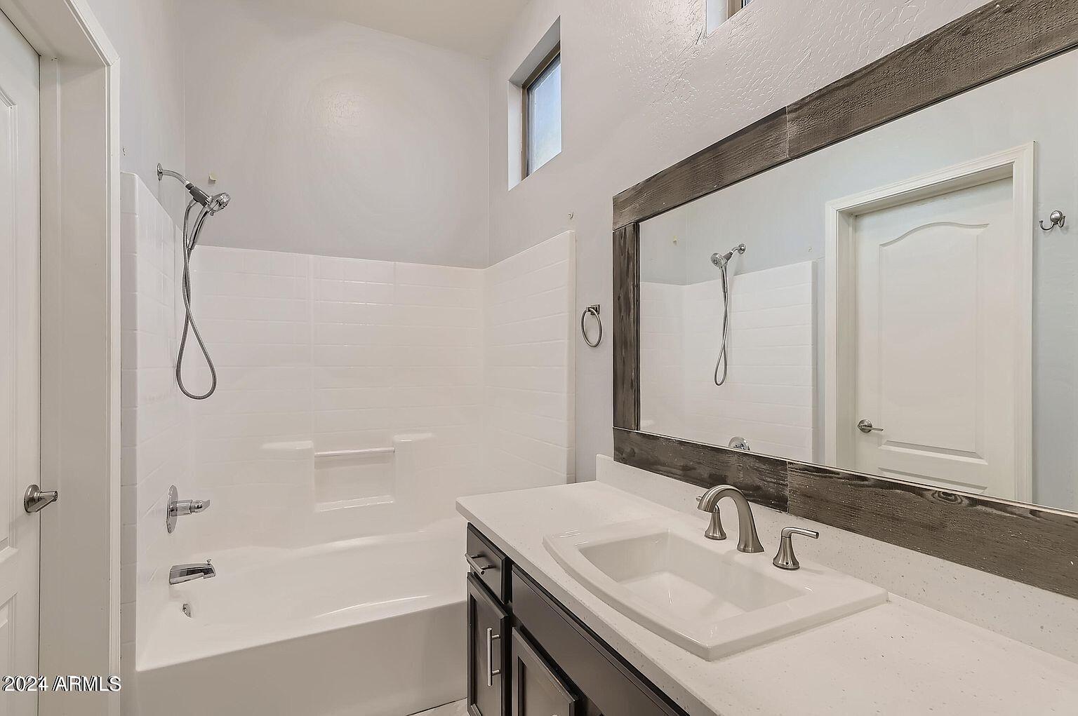 2150 East Bell Road, Unit 1085 Phoenix, AZ 85022 - Photo 13 of 20 0560713369ee6c4fdf6ed725c917d7e6-uncropp