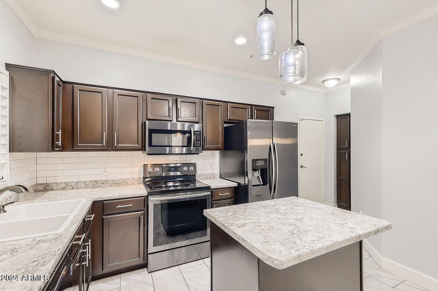 2150 East Bell Road, Unit 1085 Phoenix, AZ 85022 - Photo 9 of 20 88ba16cf2831a3c37bb1103c9261d89c-uncropp