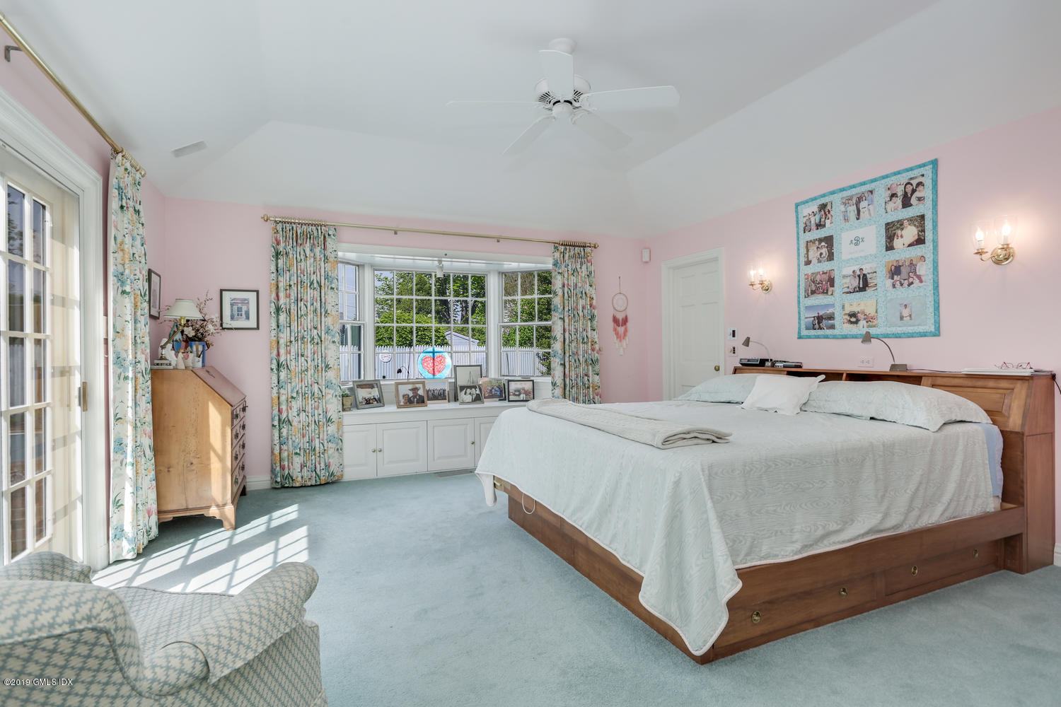 11 Wahneta Road Old Greenwich, CT 06870 - Photo 13 of 26 a bedroom with a bed couch and a window