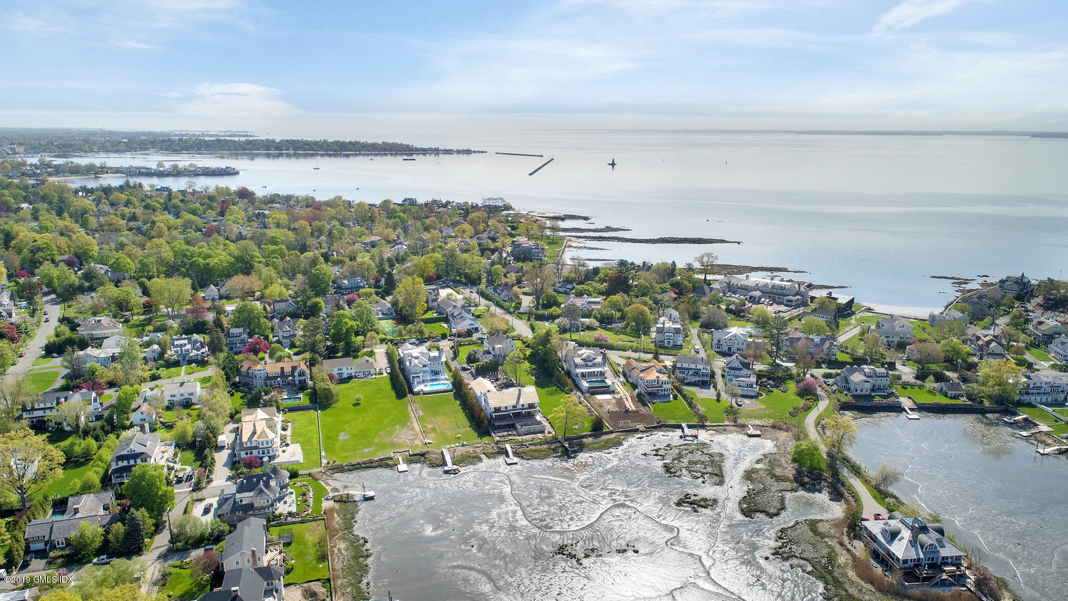 11 Wahneta Road Old Greenwich, CT 06870 - Photo 24 of 26 a view of a city