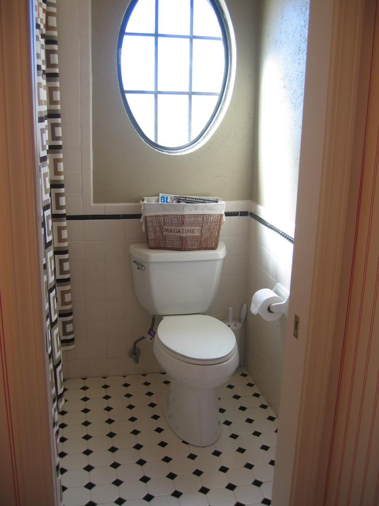 711 McKenzie Road Amarillo, TX 79118 - Photo 17 of 38 a bathroom with a toilet a sink and a mirror