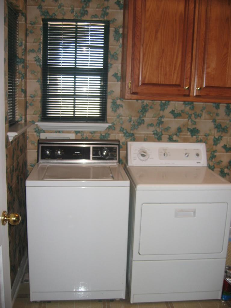 711 McKenzie Road Amarillo, TX 79118 - Photo 26 of 38 a utility room with dryer and washer