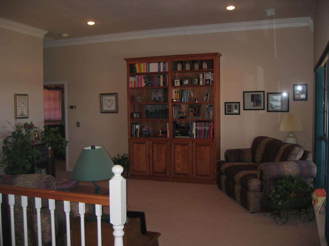 711 McKenzie Road Amarillo, TX 79118 - Photo 4 of 38 a living room with furniture and a potted plant