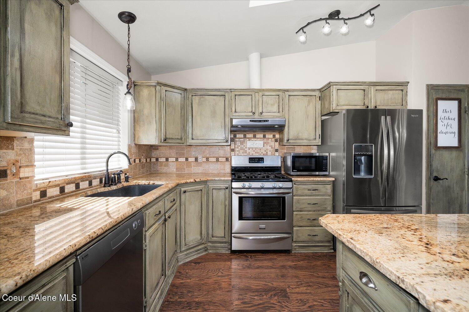 2531 Titleist Way Post Falls, ID 83854 - Photo 23 of 61 Kitchen