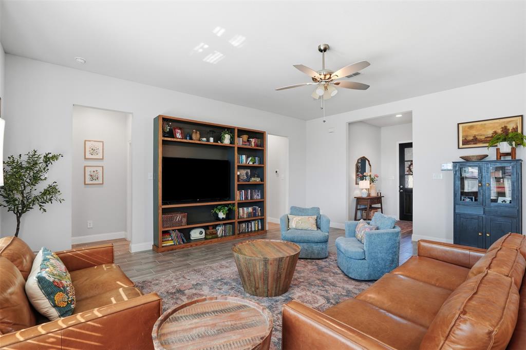 1027 Moss Grv Trail Justin, TX 76247 - Photo 11 of 40