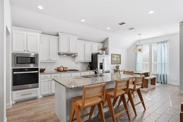 $2,600 | 1027 Moss Grv Trail, Justin, TX 76247