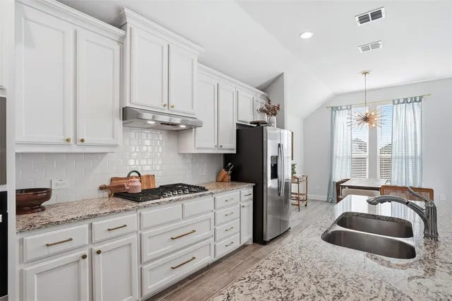 $2,600 | 1027 Moss Grv Trail, Justin, TX 76247