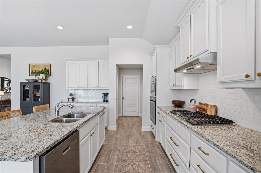 1027 Moss Grv Trail Justin, TX 76247 - Photo 17 of 40